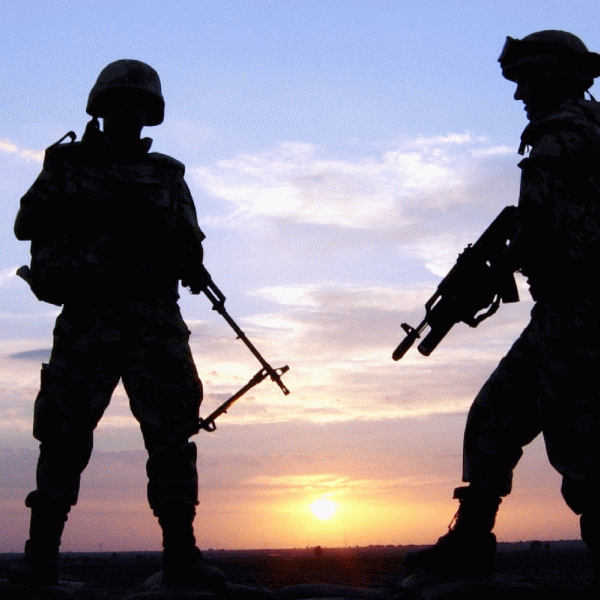 Grafenul este mai rezistent ca oţelul, iar flexibilitatea acestui material îl face extrem de preţios pentru tehnica militară (protecţie antiglonţ). Grafenul este mai rezistent ca oţelul, iar flexibilitatea acestui material îl face extrem de preţios pentru tehnica militară (protecţie antiglonţ).
